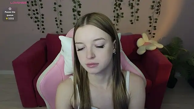 Eva Th0mpson online show from July 8, 2026, 12:59 am