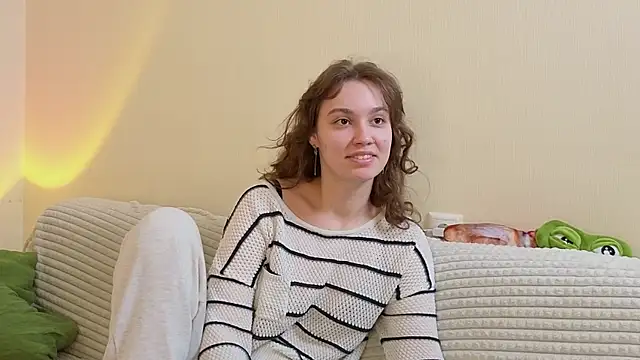 Snapshot of JolieDerringer chatting on May 19, 2026, 7:26 am JolieDerringer online show from May 19, 2026, 7:26 am