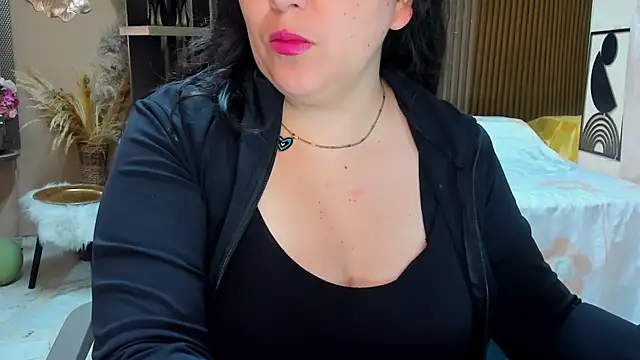 Snapshot of BBWLuxuryMuse chatting on May 19, 2026, 11:49 am BBWLuxuryMuse online show from May 19, 2026, 11:49 am