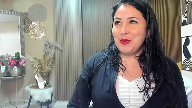 Snapshot of BBWLuxuryMuse chatting on May 25, 2026, 11:38 am BBWLuxuryMuse online show from May 25, 2026, 11:38 am