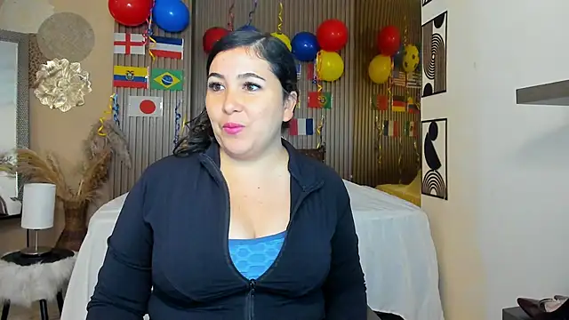 Snapshot of BBWLuxuryMuse chatting on June 15, 2026, 12:07 pm BBWLuxuryMuse online show from June 15, 2026, 12:07 pm
