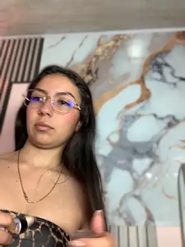 Snapshot of Julieth_ec chatting on May 27, 2026, 12:24 pm Julieth ec online show from May 27, 2026, 12:24 pm