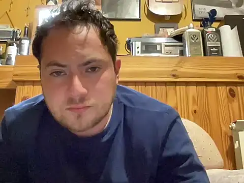 alecsgzz online show from May 5, 2026, 1:46 am
