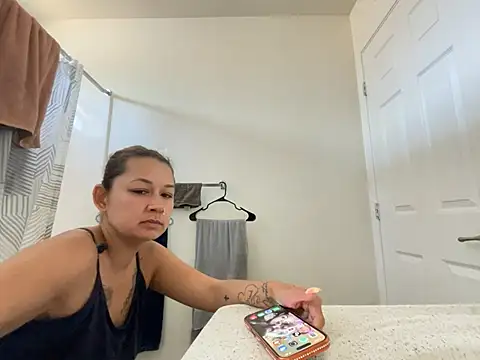 Snapshot of Baybeecakes chatting on May 19, 2026, 3:29 pm Baybeecakes online show from May 19, 2026, 3:29 pm