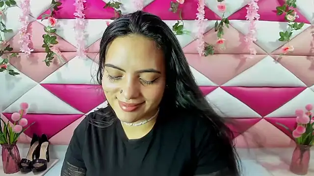 Isabella Mora  online show from June 6, 2026, 3:33 am