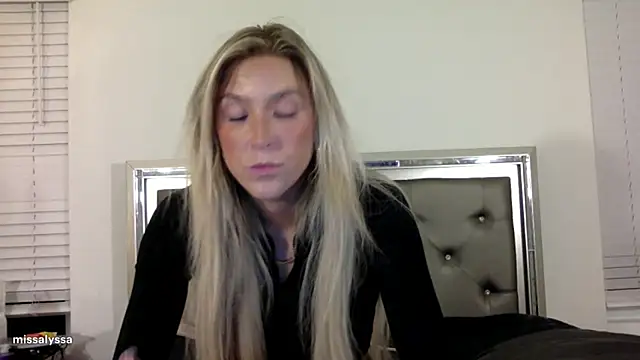 Misss alyssaaa online show from June 10, 2026, 4:12 am