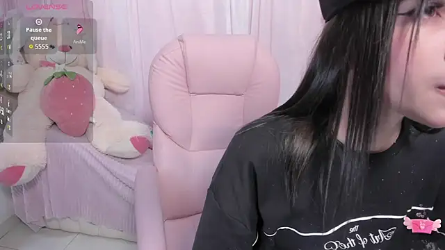 Snapshot of ShanelleDupont_ chatting on June 14, 2026, 7:49 pm ShanelleDupont online show from June 14, 2026, 7:49 pm