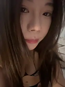 liuliu-x online show from May 13, 2026, 2:14 pm