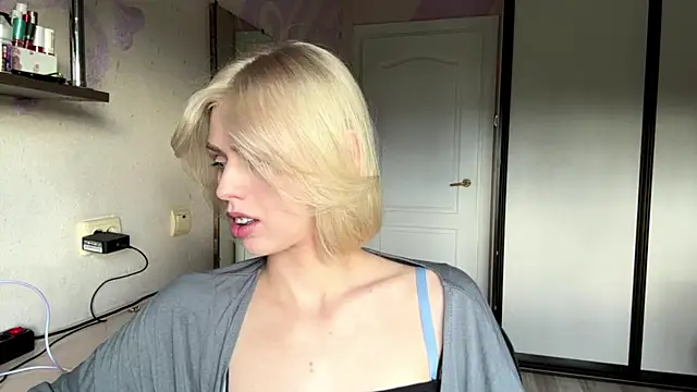 Snapshot of ScarlettRosy chatting on June 15, 2026, 4:09 pm ScarlettRosy online show from June 15, 2026, 4:09 pm