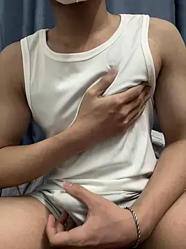 LucasHuynh online show from May 4, 2026, 5:31 pm