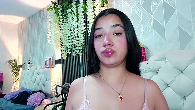 Zaira bonny online show from June 17, 2026, 3:02 pm