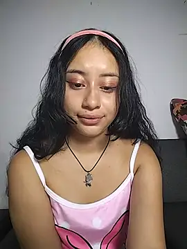 L0lita Emi12 online show from May 17, 2026, 12:23 pm