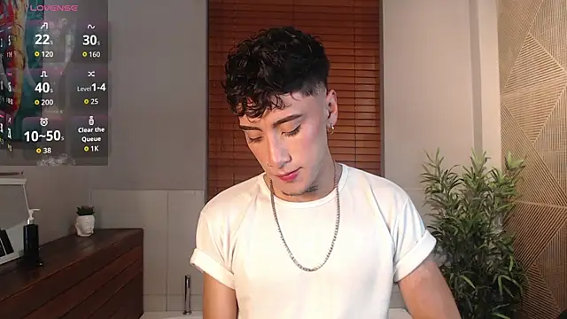 Spencerwhite  online show from May 28, 2026, 7:55 pm