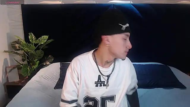 Spencerwhite  online show from June 16, 2026, 10:23 pm