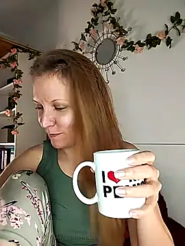Snapshot of Candy_Cougar chatting on May 12, 2026, 7:05 am Candy Cougar online show from May 12, 2026, 7:05 am