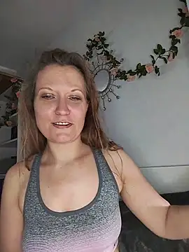 Snapshot of Candy_Cougar chatting on June 20, 2026, 7:00 am Candy Cougar online show from June 20, 2026, 7:00 am