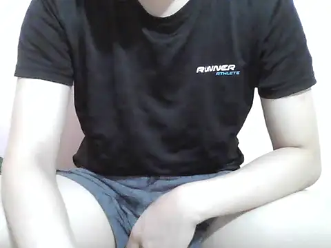 Snapshot of Zineyy chatting on June 4, 2026, 3:40 pm Zineyy online show from June 4, 2026, 3:40 pm