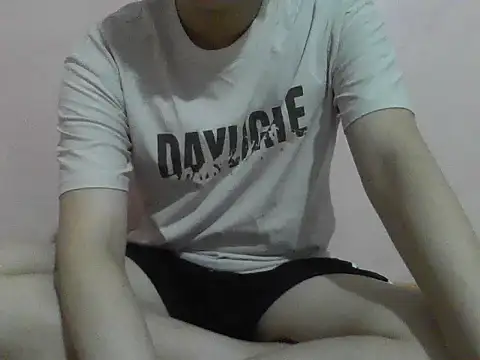 Snapshot of Zineyy chatting on June 30, 2026, 4:08 pm Zineyy online show from June 30, 2026, 4:08 pm