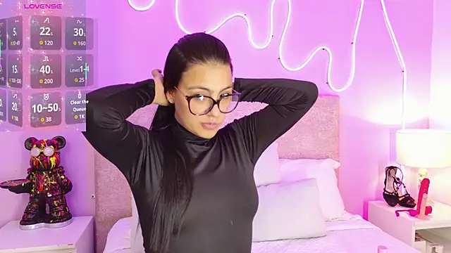 Hilaryportman149 online show from June 17, 2026, 10:32 pm