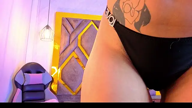 Snapshot of Ey_Im_simone_ chatting on June 16, 2026, 6:32 pm Ey Im simone online show from June 16, 2026, 6:32 pm