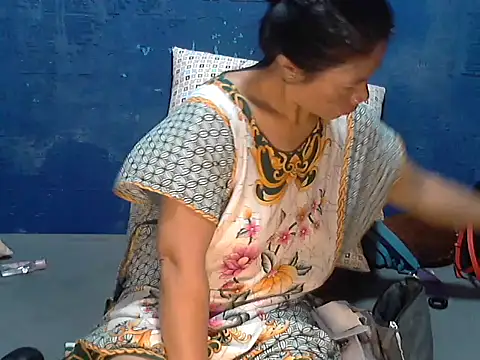 hotchilimom online show from February 22, 2026, 3:18 am