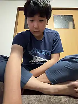 Snapshot of YuuYuu_010 chatting on June 11, 2026, 2:04 pm YuuYuu 010 online show from June 11, 2026, 2:04 pm