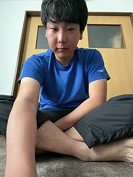 Snapshot of YuuYuu_010 chatting on June 16, 2026, 9:39 pm YuuYuu 010 online show from June 16, 2026, 9:39 pm