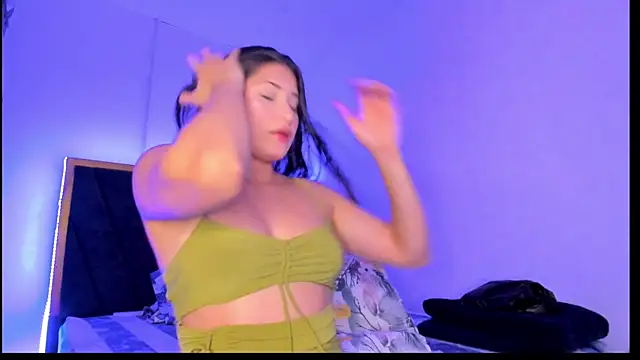 Snapshot of VioletaSanchez24 chatting on June 19, 2026, 10:13 pm VioletaSanchez24 online show from June 19, 2026, 10:13 pm