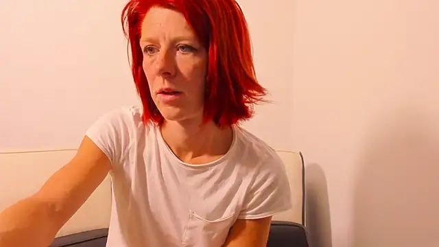 Snapshot of PoppyBoop chatting on June 11, 2026, 6:22 am PoppyBoop online show from June 11, 2026, 6:22 am