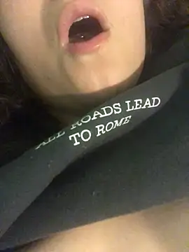 alexaparedes00 online show from June 24, 2026, 12:20 am