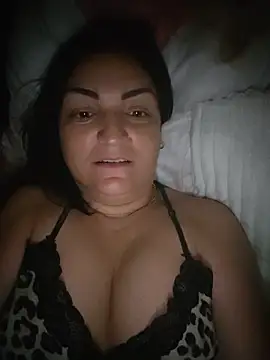 LunaMoonlira online show from May 19, 2026, 9:54 pm