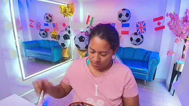 Snapshot of Isabella_rows chatting on June 17, 2026, 7:37 pm Isabella rows online show from June 17, 2026, 7:37 pm