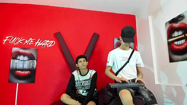 Snapshot of TWINKS_BOYSX chatting on May 18, 2026, 1:28 pm TWINKS BOYSX online show from May 18, 2026, 1:28 pm