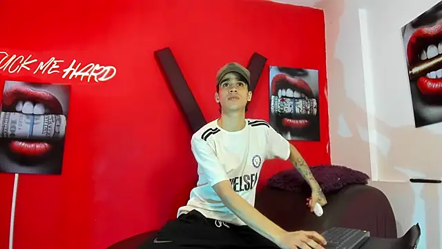 Snapshot of TWINKS_BOYSX chatting on June 18, 2026, 1:17 am TWINKS BOYSX online show from June 18, 2026, 1:17 am