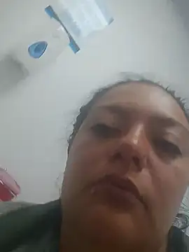 Snapshot of FabritziAPiel chatting on June 18, 2026, 12:09 pm FabritziAPiel online show from June 18, 2026, 12:09 pm