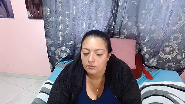 Snapshot of FabritziAPiel chatting on June 19, 2026, 3:27 pm FabritziAPiel online show from June 19, 2026, 3:27 pm