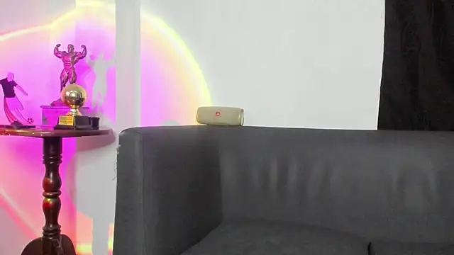 Snapshot of AlexRoyce_ chatting on May 12, 2026, 10:34 am AlexRoyce online show from May 12, 2026, 10:34 am