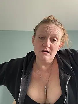 Kellilyn10 online show from June 4, 2026, 7:31 pm