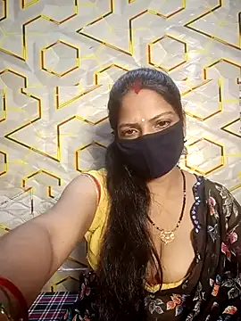 Snapshot of Juli_80 chatting on August 5, 2026, 9:23 am Juli 80 online show from August 5, 2026, 9:23 am