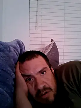 Snapshot of Almircorral2211 chatting on June 10, 2026, 4:45 am Almircorral2211 online show from June 10, 2026, 4:45 am