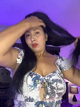 liana  castellanos online show from May 7, 2026, 2:11 pm