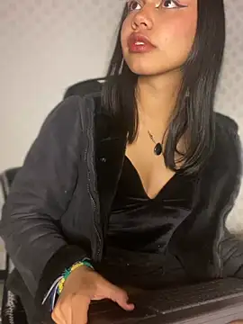 Snapshot of AntonellaCooper_Pink chatting on June 13, 2026, 9:51 am AntonellaCooper Pink online show from June 13, 2026, 9:51 am