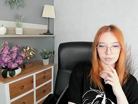 Snapshot of foxSonya chatting on May 13, 2026, 1:19 pm foxSonya online show from May 13, 2026, 1:19 pm