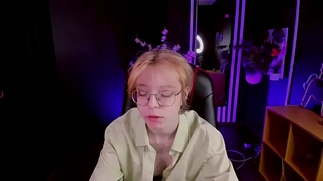 FoxxyyPolly online show from May 18, 2026, 5:35 am