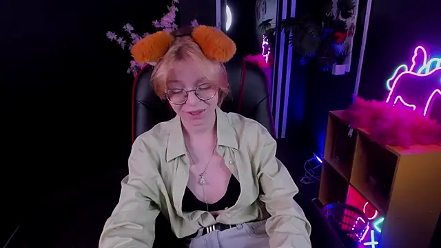 FoxxyyPolly online show from June 17, 2026, 5:32 am