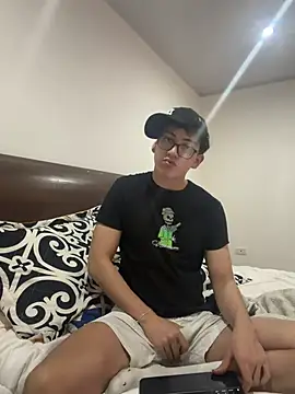 nikolasmalek89 online show from May 7, 2026, 2:17 am