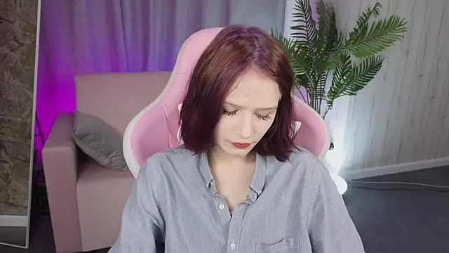 Snapshot of AliceJohansone chatting on June 1, 2026, 1:18 am AliceJohansone online show from June 1, 2026, 1:18 am
