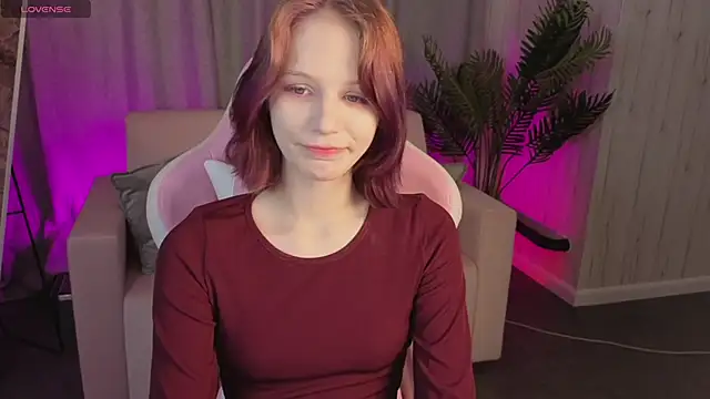 Snapshot of AliceJohansone chatting on June 5, 2026, 1:34 am AliceJohansone online show from June 5, 2026, 1:34 am