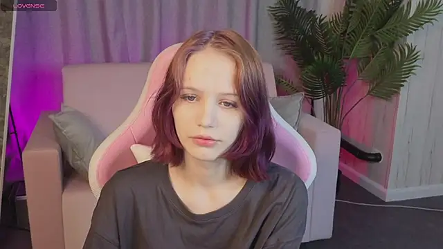 Snapshot of AliceJohansone chatting on June 6, 2026, 1:00 am AliceJohansone online show from June 6, 2026, 1:00 am