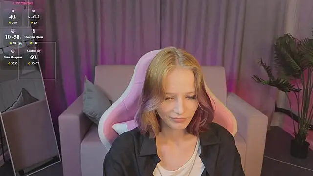 Snapshot of AliceJohansone chatting on June 19, 2026, 2:05 am AliceJohansone online show from June 19, 2026, 2:05 am
